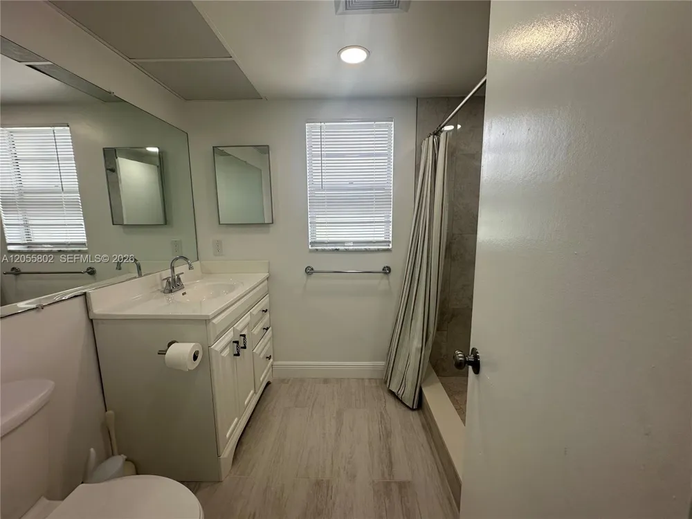 6731 Cypress Rd #301 Plantation, FL 33317