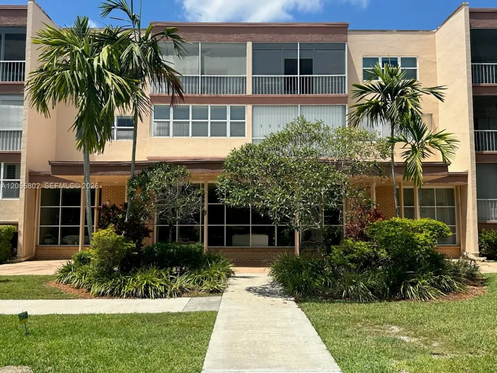 6731 Cypress Rd #301 Plantation, FL 33317
