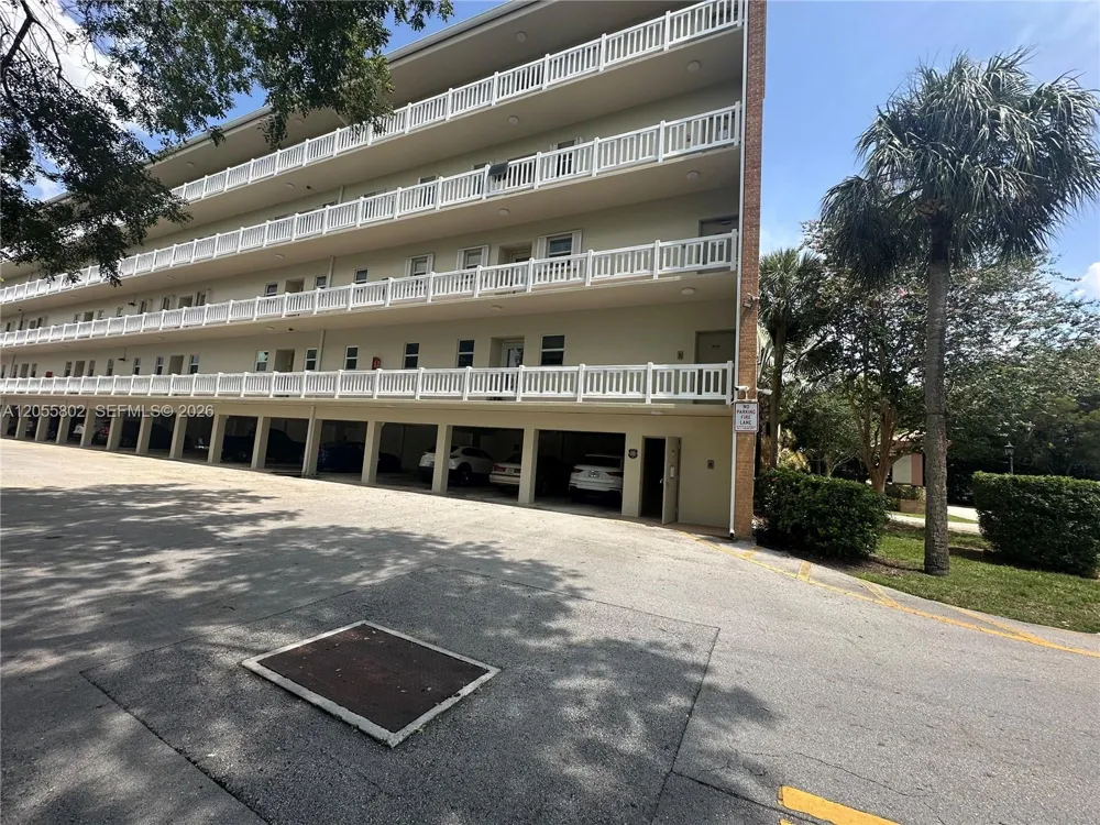 6731 Cypress Rd #301 Plantation, FL 33317