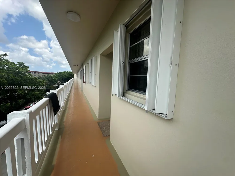 6731 Cypress Rd #301 Plantation, FL 33317