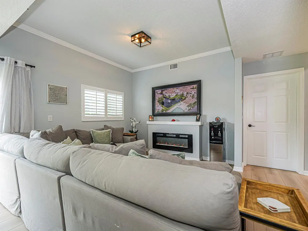 524 7th Square #102 Vero Beach, FL 32962