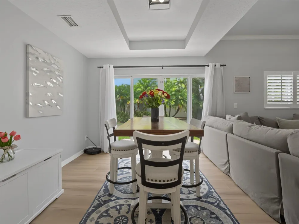 524 7th Square #102 Vero Beach, FL 32962