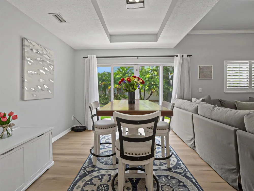 524 7th Square #102 Vero Beach, FL 32962