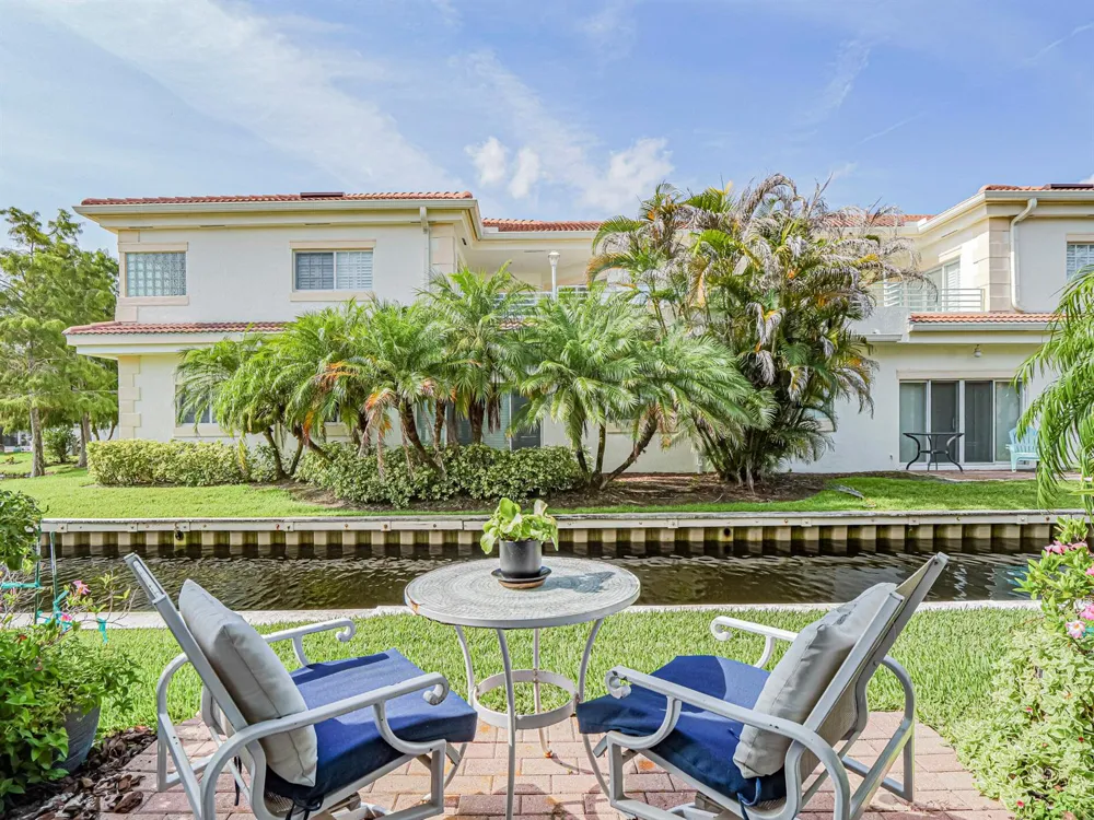 524 7th Square #102 Vero Beach, FL 32962
