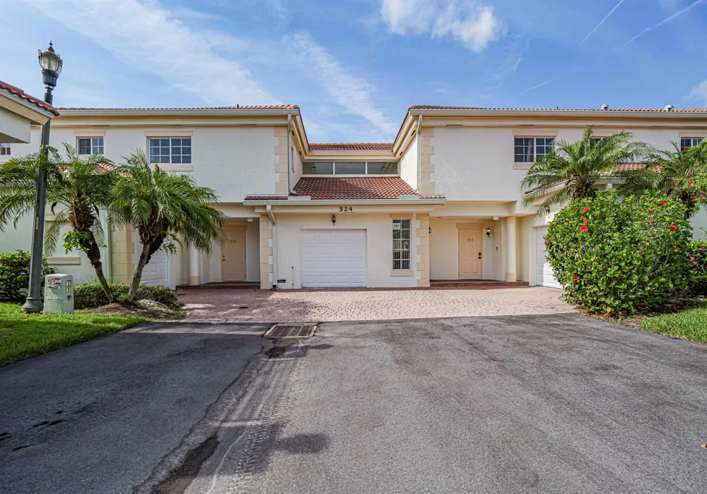 524 7th Square #102 Vero Beach, FL 32962
