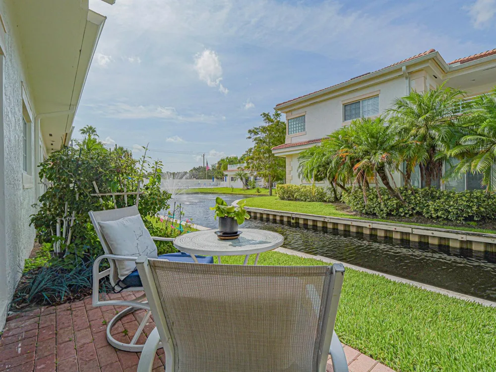 524 7th Square #102 Vero Beach, FL 32962