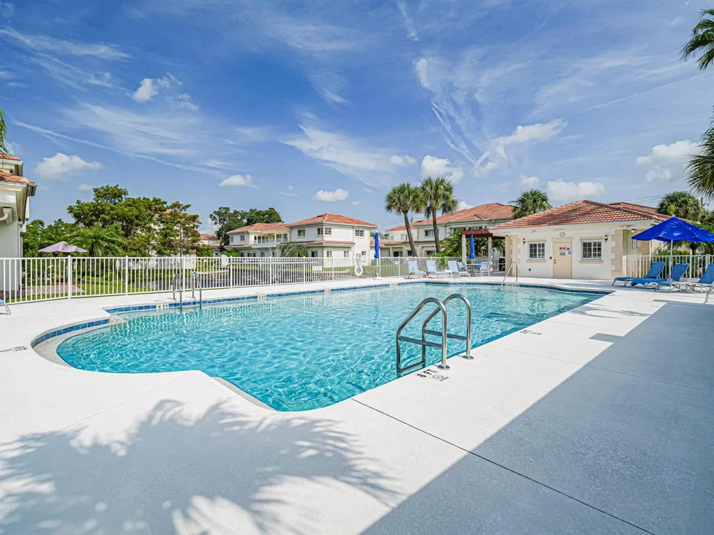 524 7th Square #102 Vero Beach, FL 32962