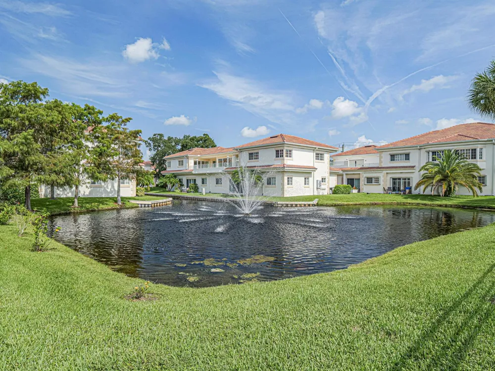 524 7th Square #102 Vero Beach, FL 32962