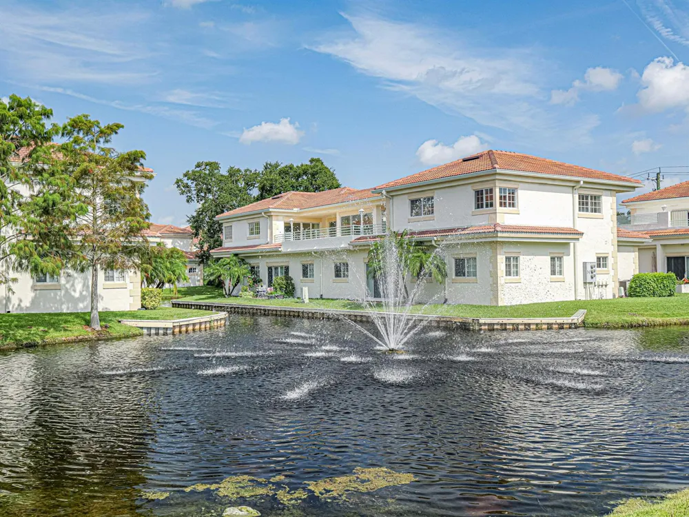 524 7th Square #102 Vero Beach, FL 32962