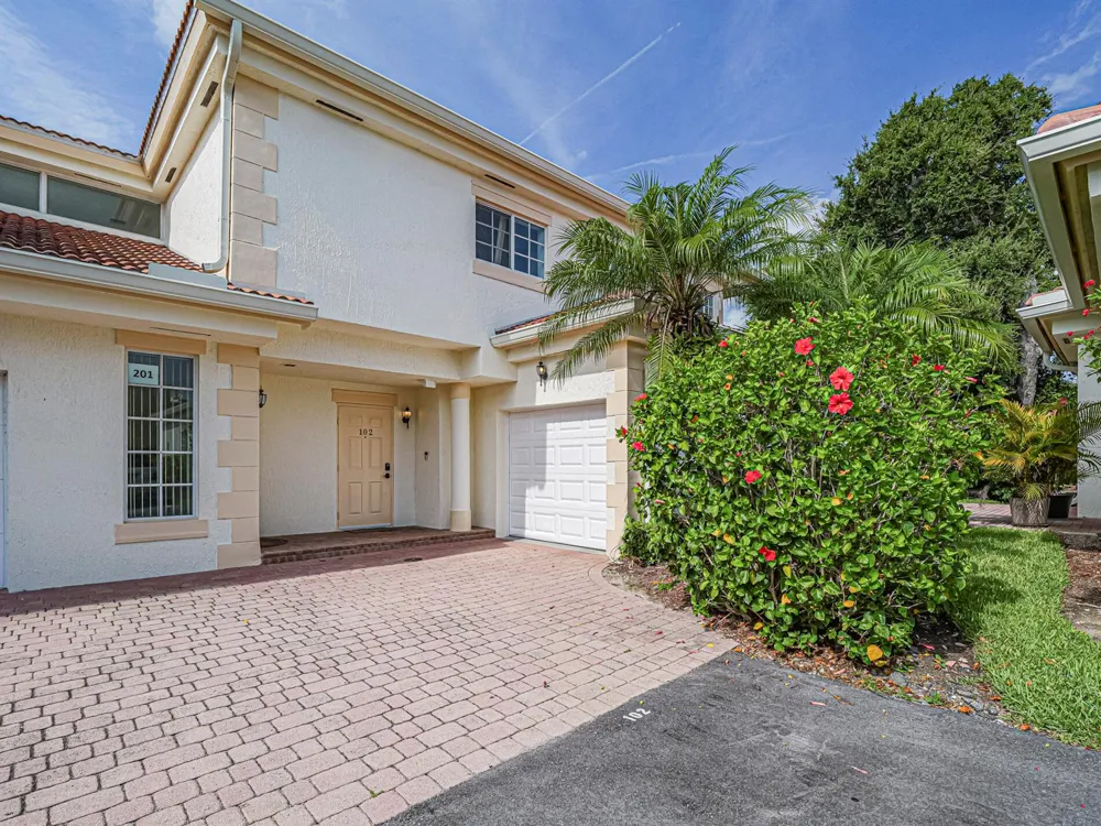 524 7th Square #102 Vero Beach, FL 32962