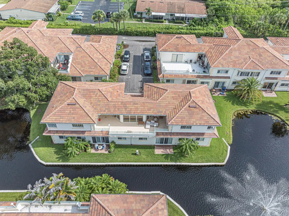 524 7th Square #102 Vero Beach, FL 32962