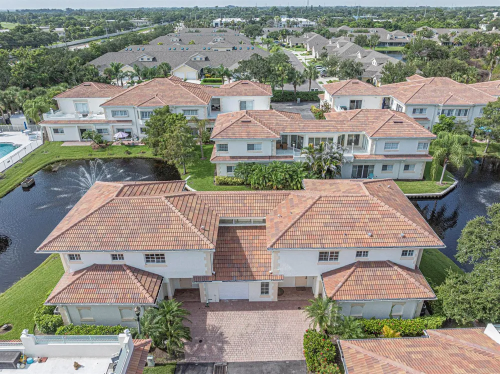 524 7th Square #102 Vero Beach, FL 32962