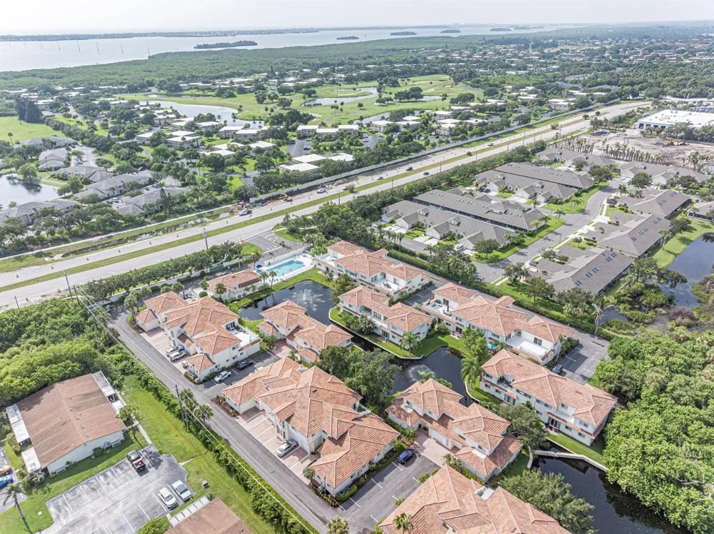 524 7th Square #102 Vero Beach, FL 32962