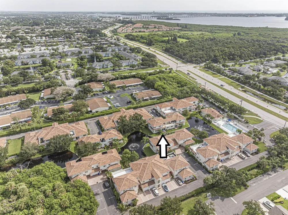 524 7th Square #102 Vero Beach, FL 32962