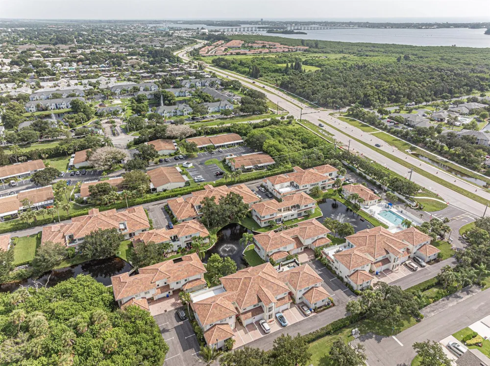 524 7th Square #102 Vero Beach, FL 32962