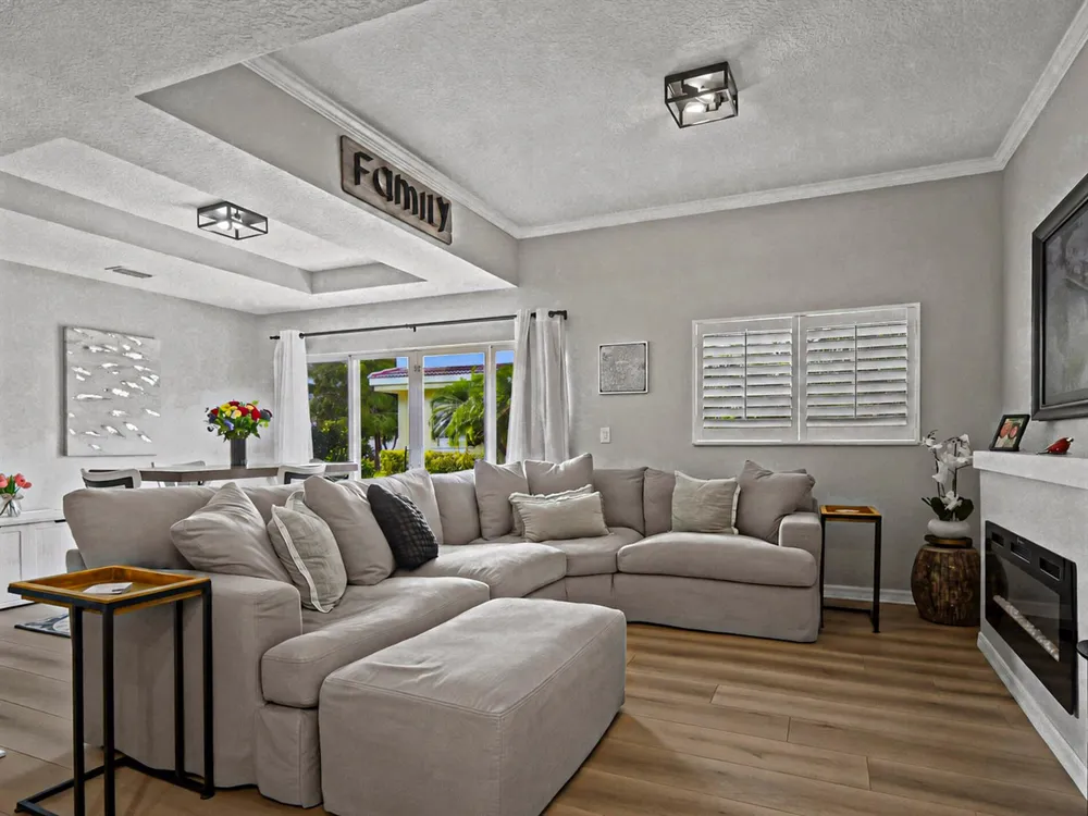 524 7th Square #102 Vero Beach, FL 32962