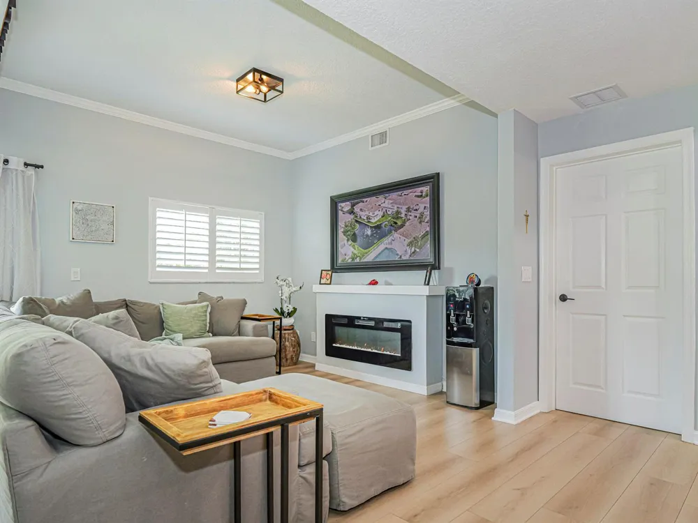 524 7th Square #102 Vero Beach, FL 32962