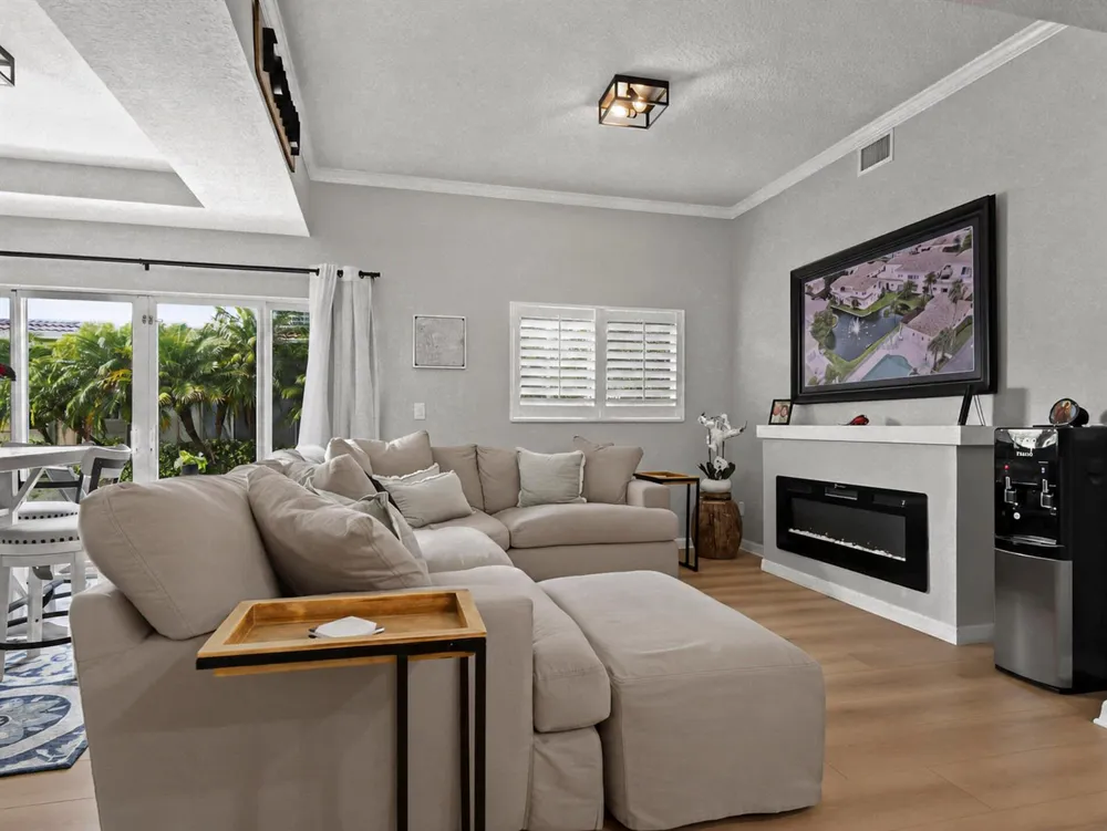 524 7th Square #102 Vero Beach, FL 32962