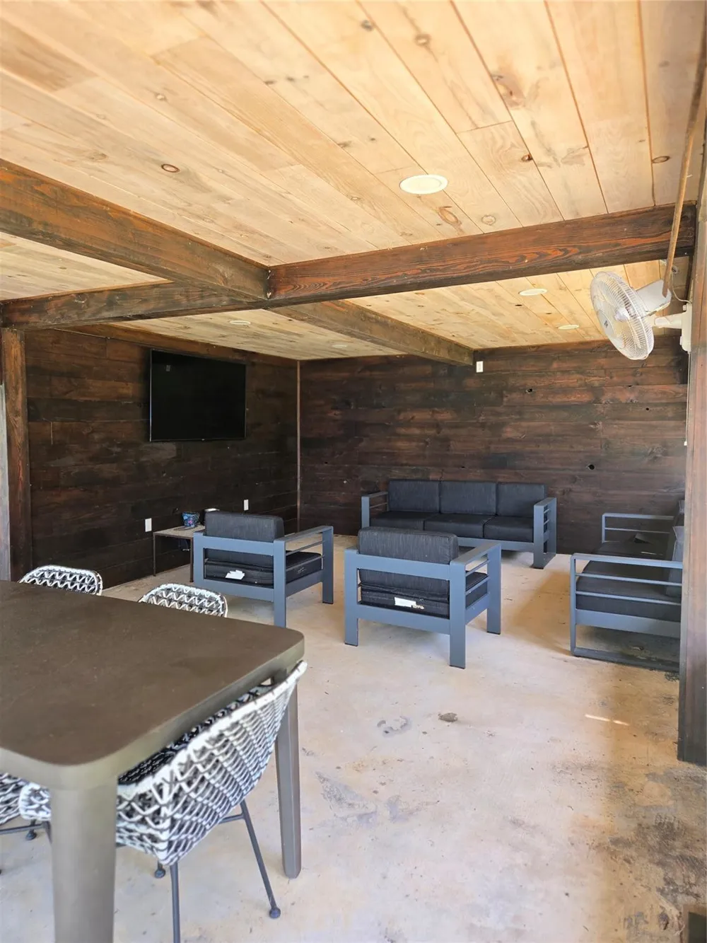 585 Evergreen Drive Burkeville, TX 75932