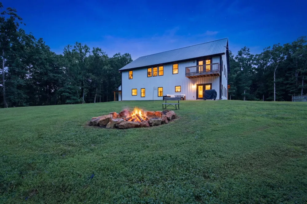 1658 Apache Trl Pegram, TN 37143