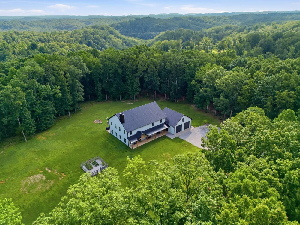 1658 Apache Trl Pegram, TN 37143