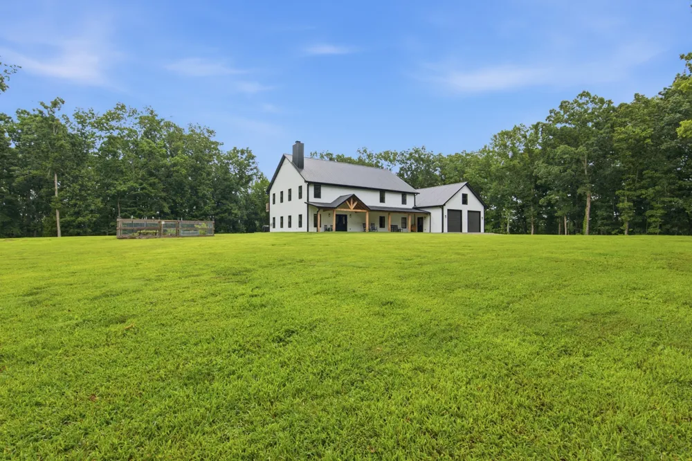 1658 Apache Trl Pegram, TN 37143