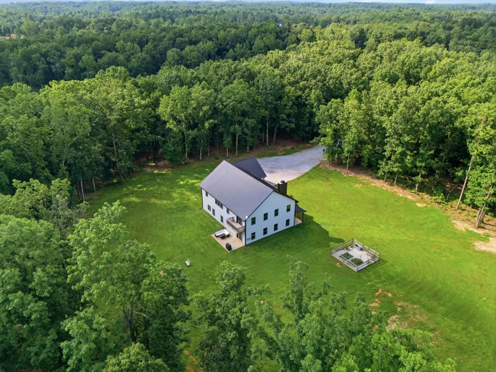 1658 Apache Trl Pegram, TN 37143