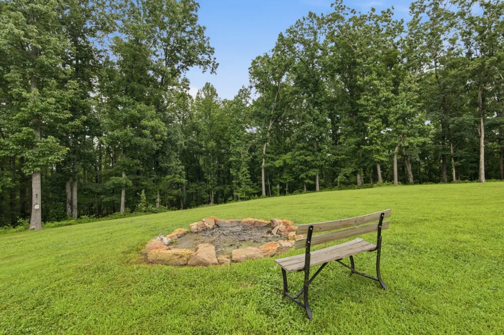 1658 Apache Trl Pegram, TN 37143