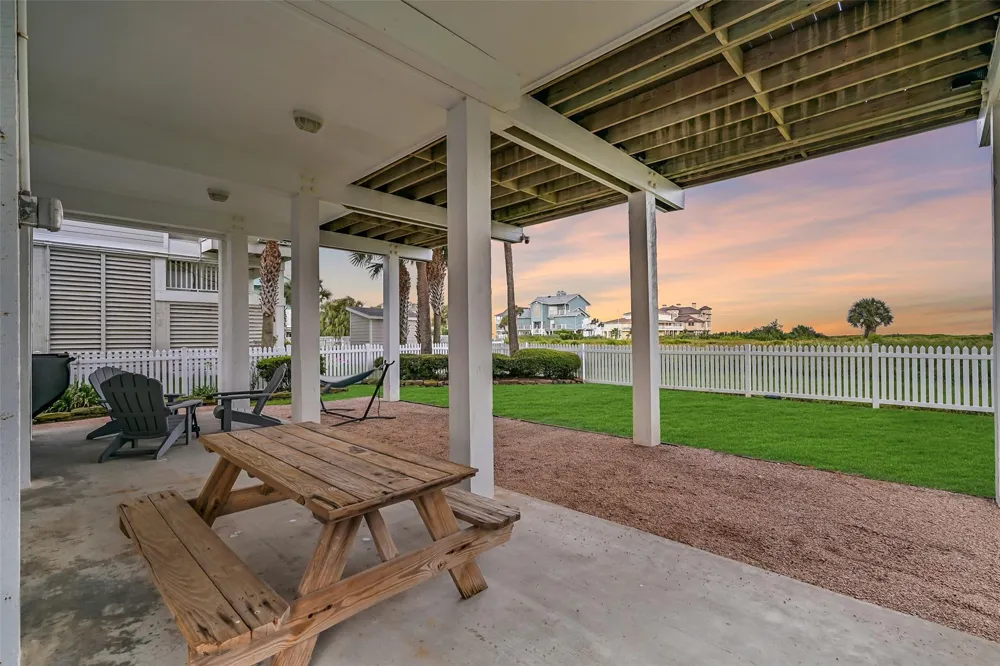 14458 Spyglass Circle Galveston, TX 77554
