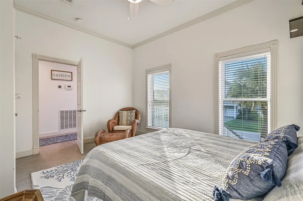 14458 Spyglass Circle Galveston, TX 77554