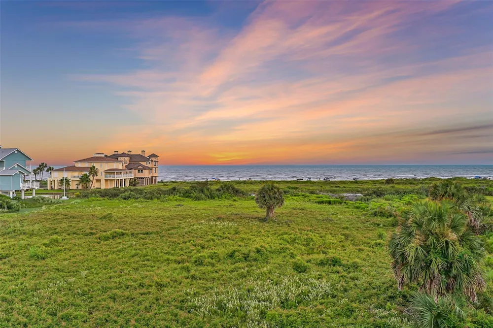 14458 Spyglass Circle Galveston, TX 77554