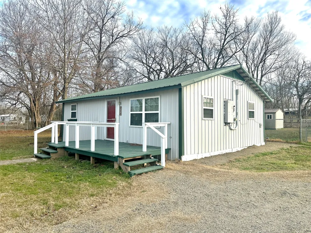 213 E 5th Stonewall, OK 74871