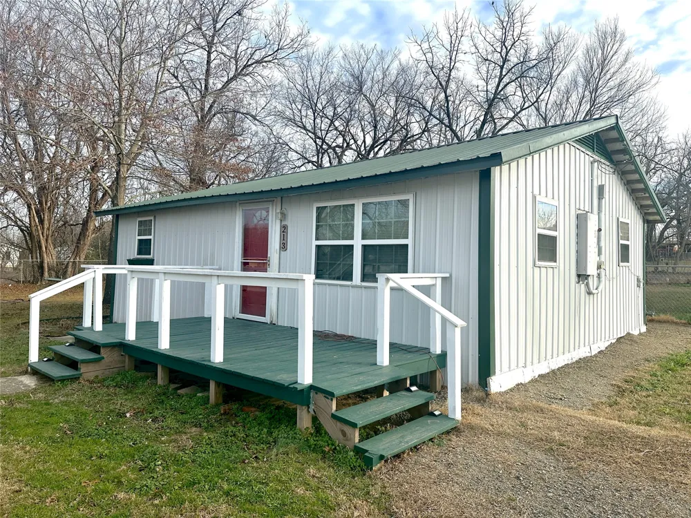 213 E 5th Stonewall, OK 74871