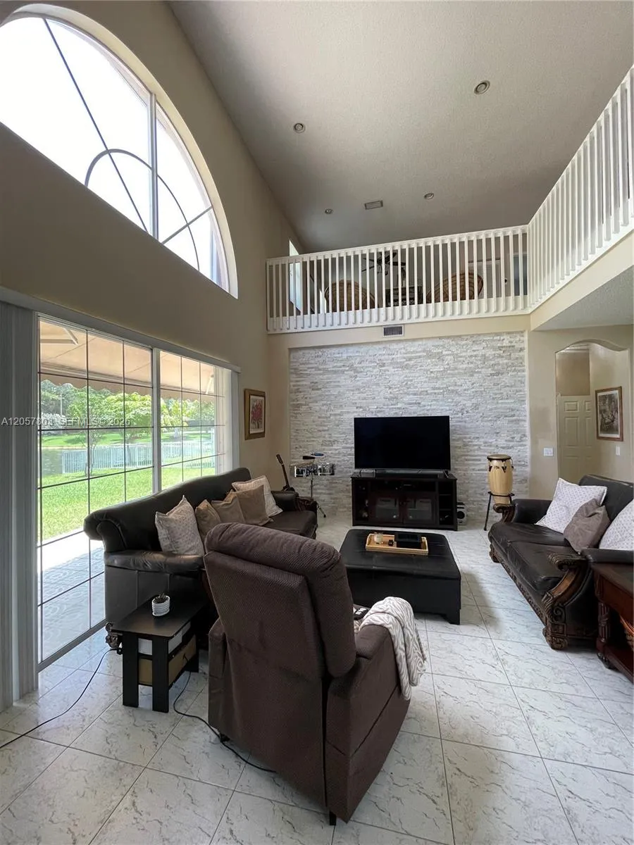 340 SW 167th Ave Pembroke Pines, FL 33027