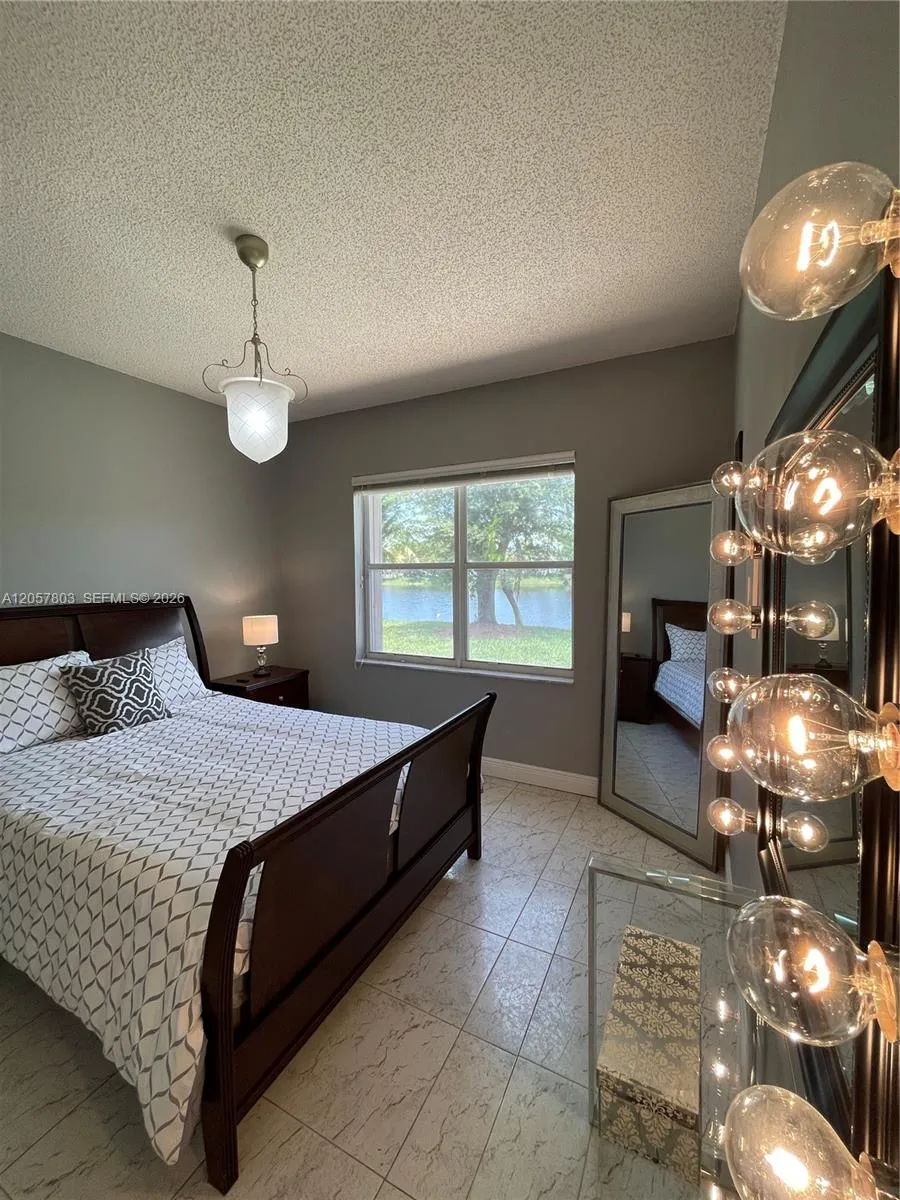 340 SW 167th Ave Pembroke Pines, FL 33027