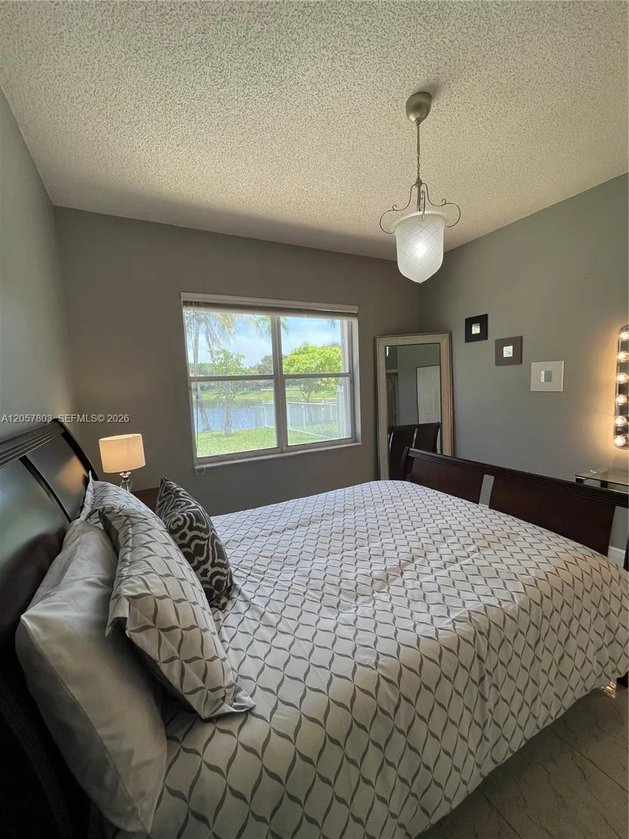 340 SW 167th Ave Pembroke Pines, FL 33027