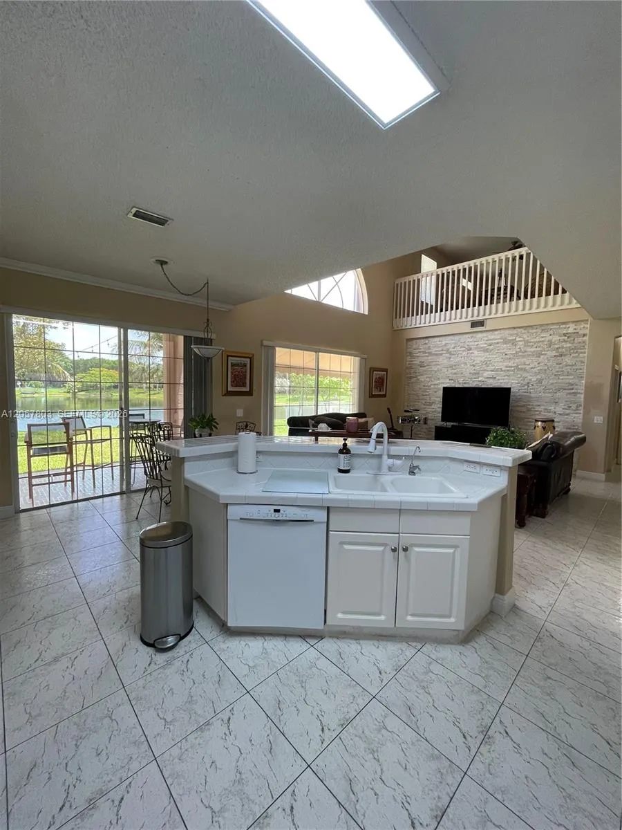 340 SW 167th Ave Pembroke Pines, FL 33027