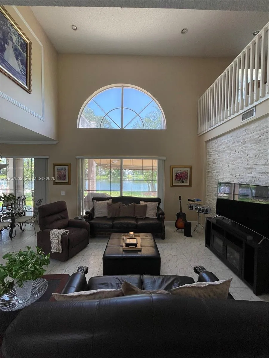 340 SW 167th Ave Pembroke Pines, FL 33027