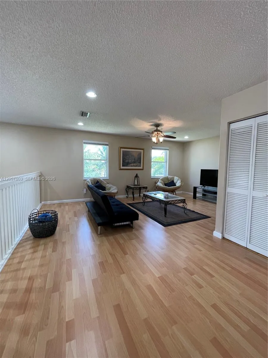 340 SW 167th Ave Pembroke Pines, FL 33027