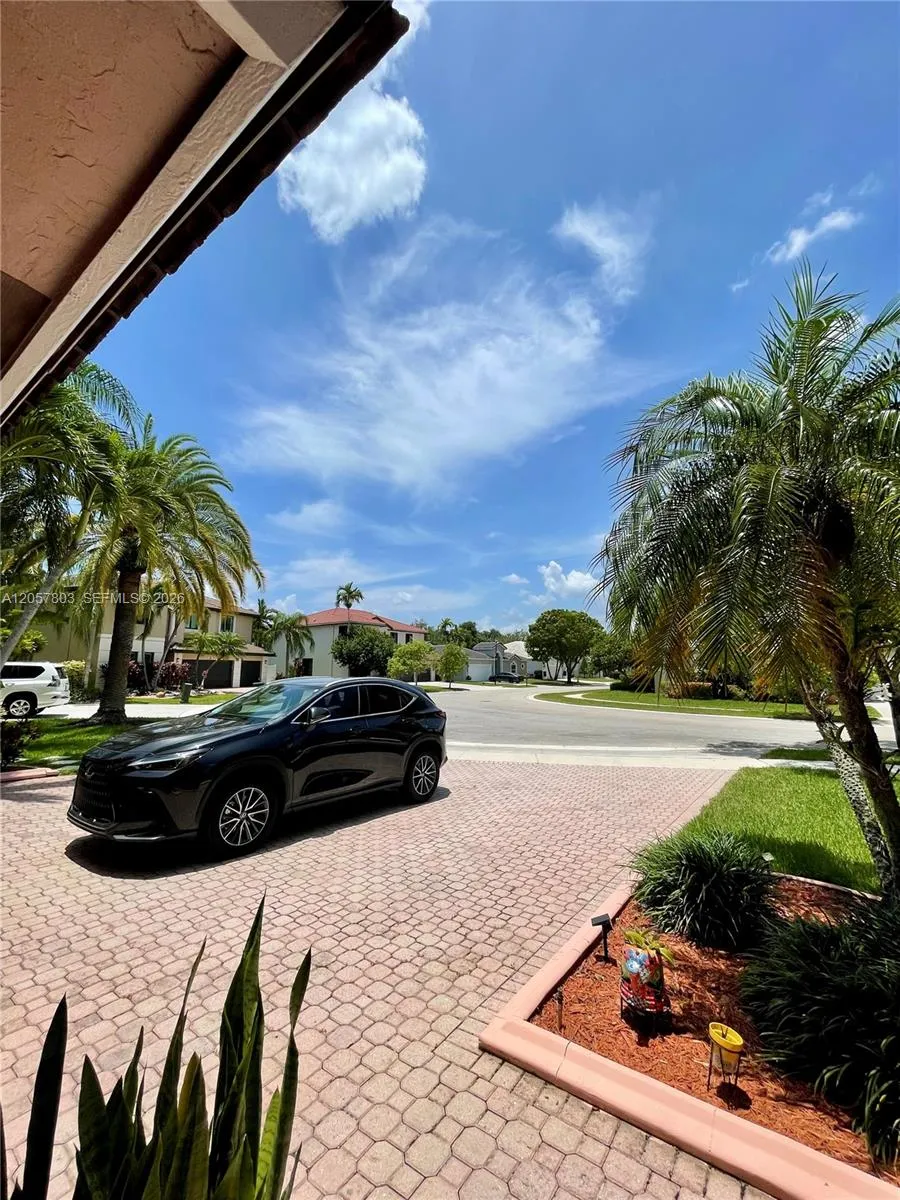 340 SW 167th Ave Pembroke Pines, FL 33027