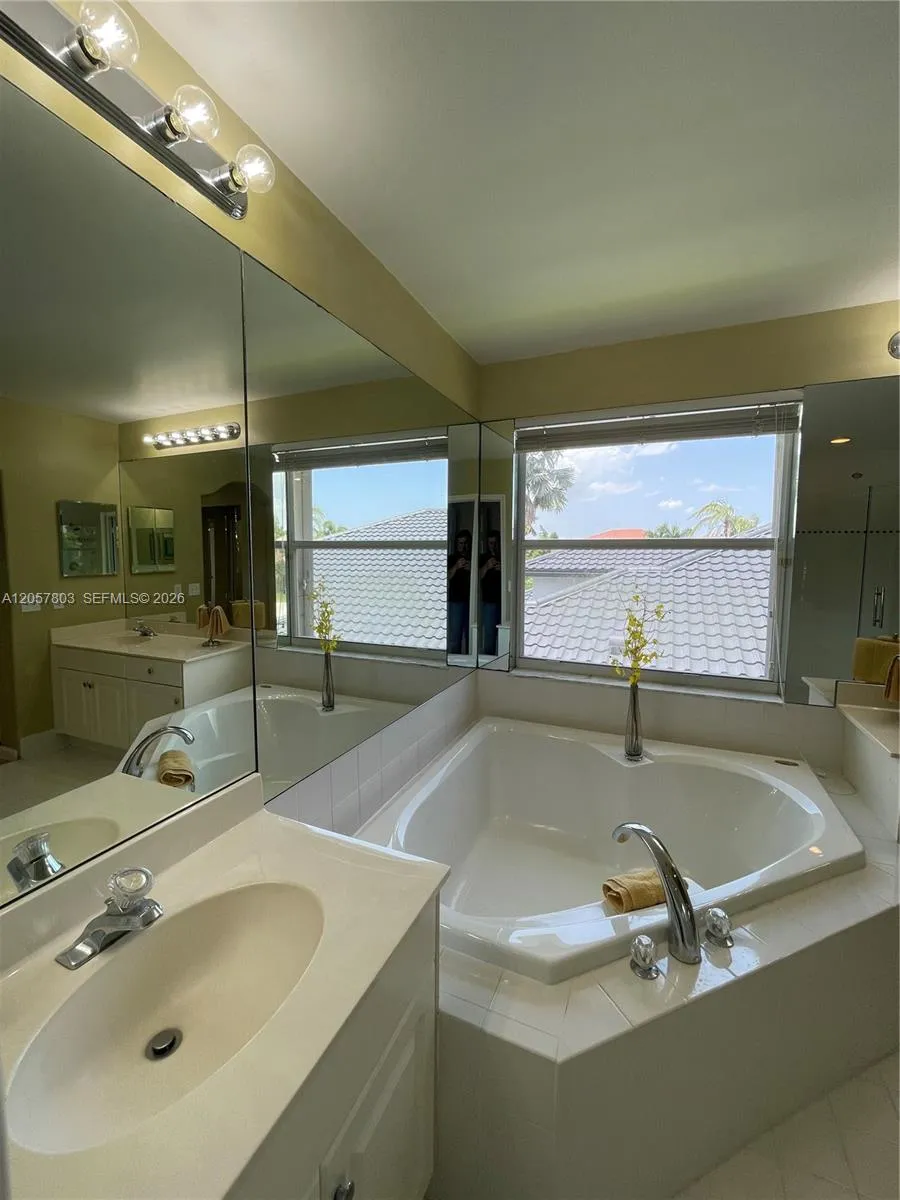 340 SW 167th Ave Pembroke Pines, FL 33027