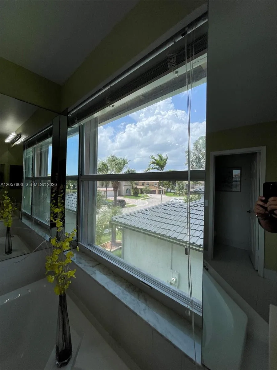 340 SW 167th Ave Pembroke Pines, FL 33027