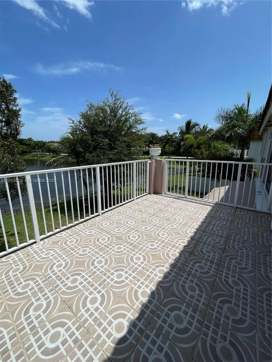 340 SW 167th Ave Pembroke Pines, FL 33027