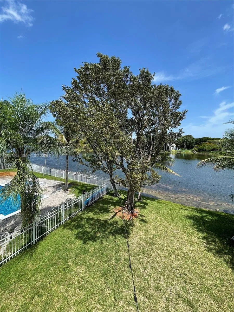340 SW 167th Ave Pembroke Pines, FL 33027