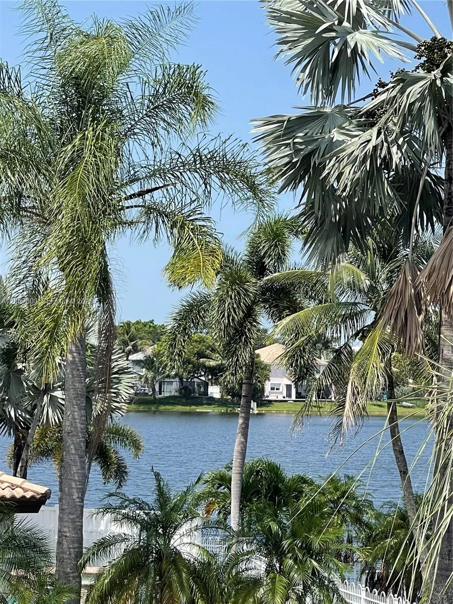 340 SW 167th Ave Pembroke Pines, FL 33027