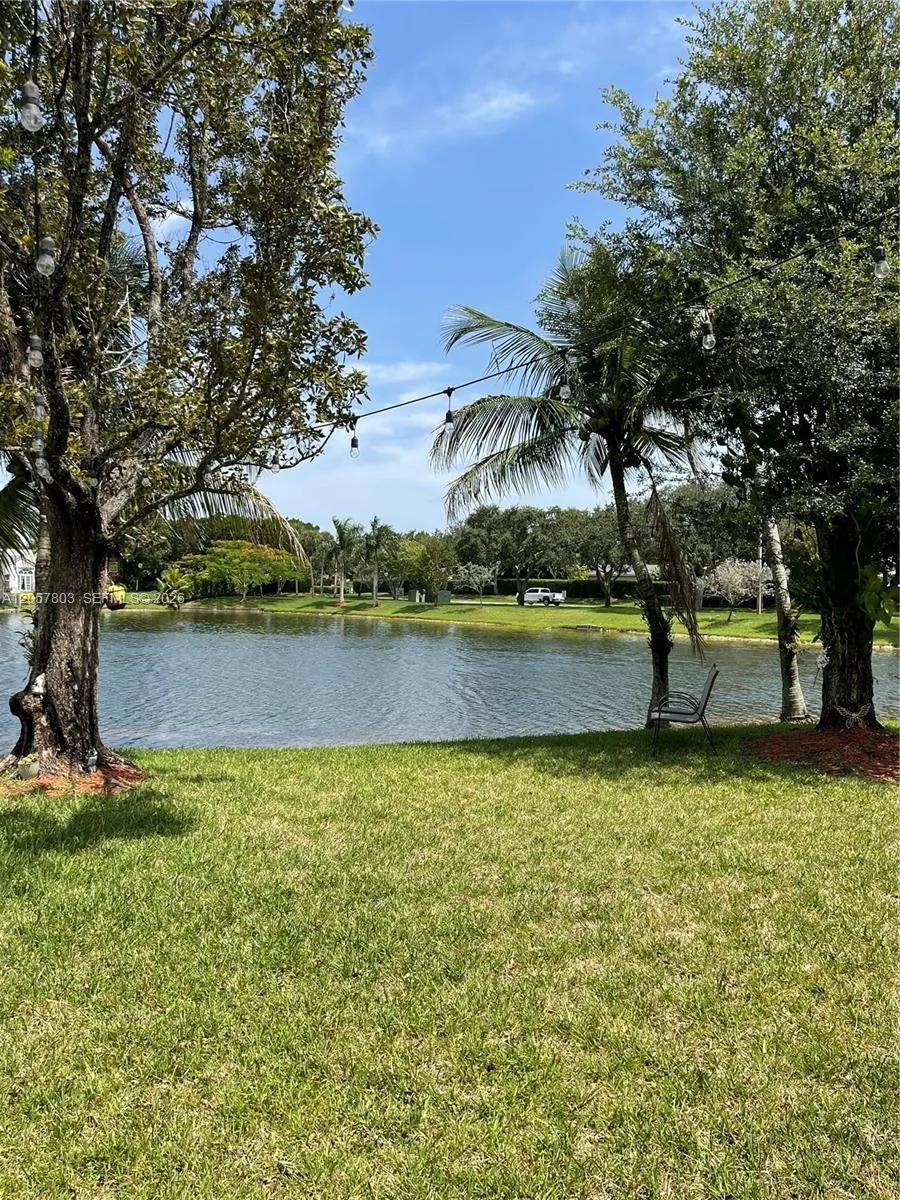 340 SW 167th Ave Pembroke Pines, FL 33027