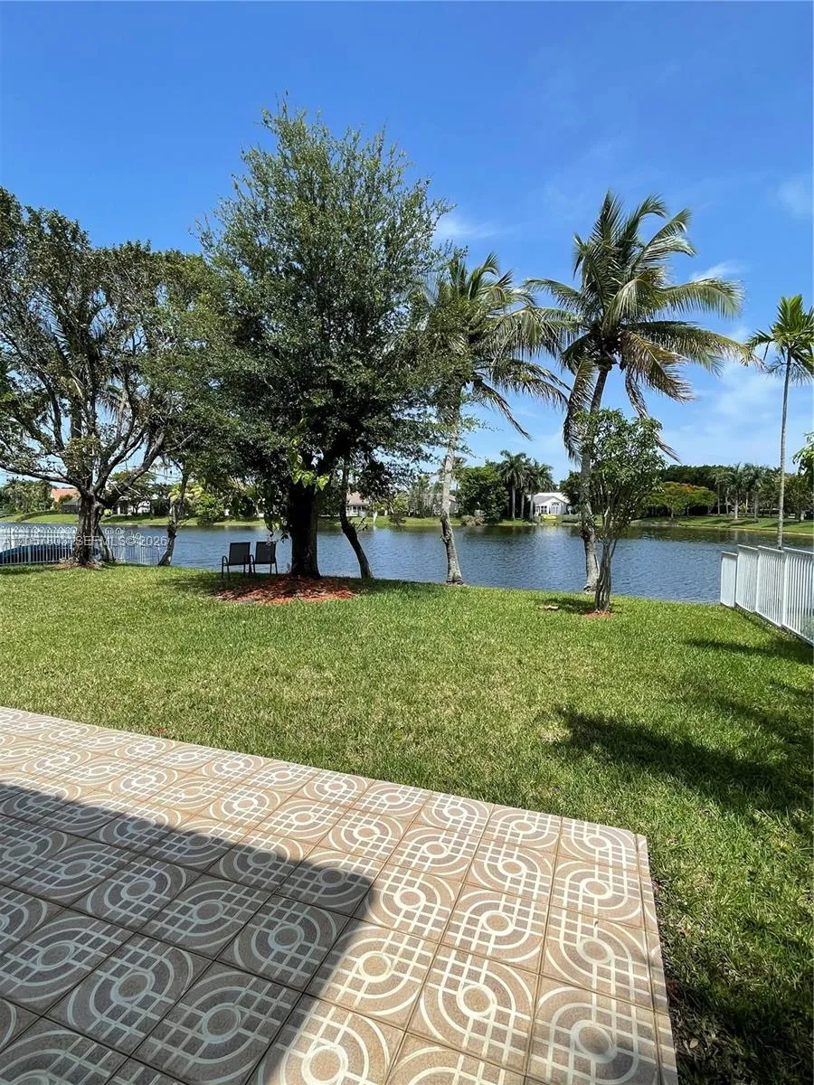 340 SW 167th Ave Pembroke Pines, FL 33027