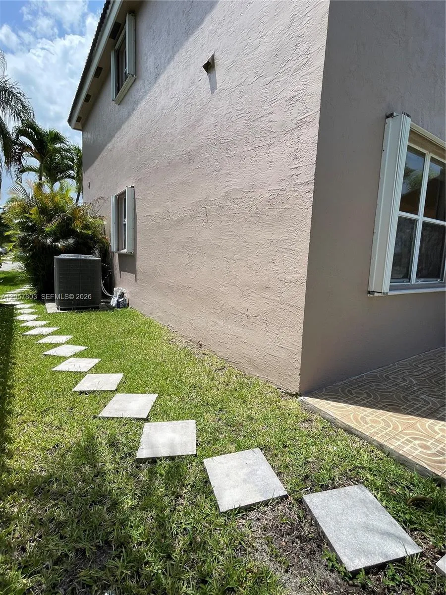 340 SW 167th Ave Pembroke Pines, FL 33027