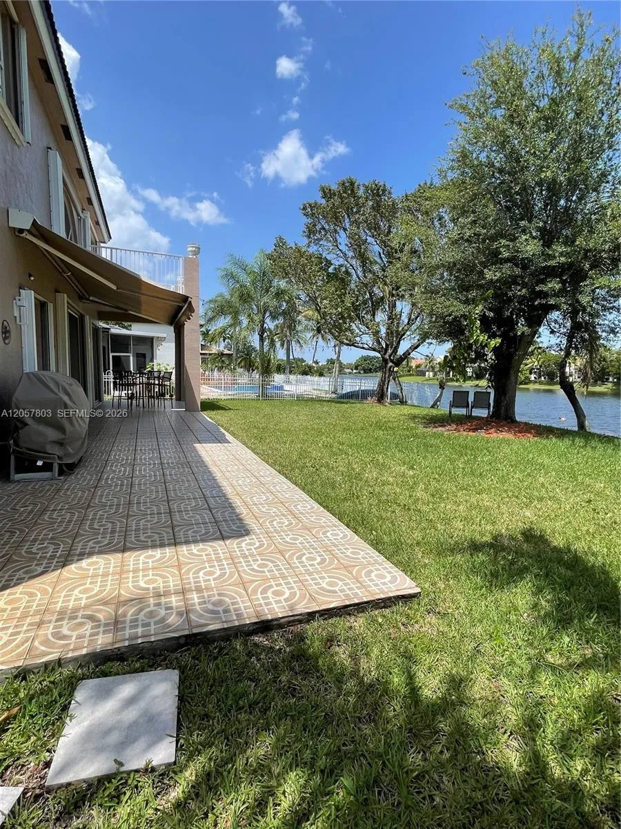 340 SW 167th Ave Pembroke Pines, FL 33027