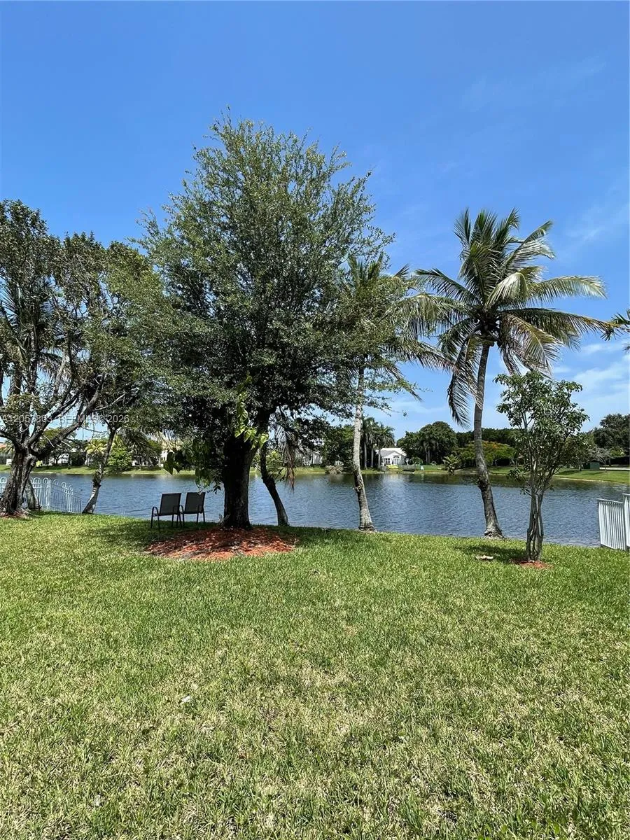 340 SW 167th Ave Pembroke Pines, FL 33027